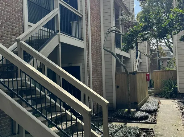 2001 Bering Dr APT 2D, Houston, TX 77057
