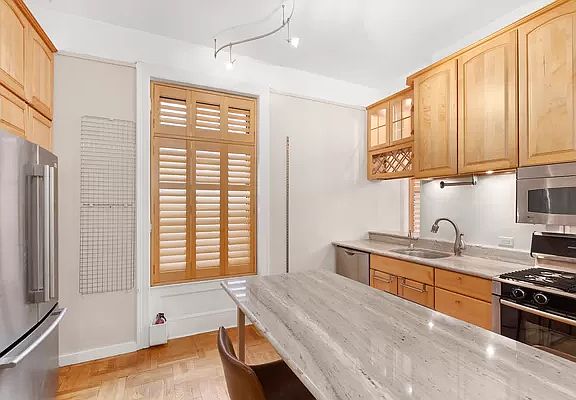 4th image of 401 W End Ave #1BC