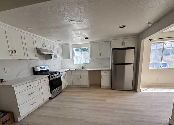 4th image of 3226 E Bali Dr