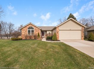 19493 Cardene Way, Northville, MI