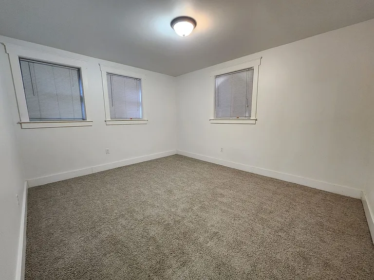 Elliott Hall Apartments — Photo 7