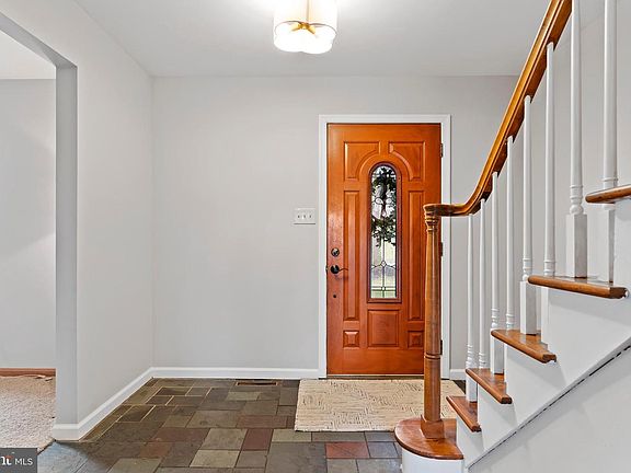 4th image of 613 Fairway Dr