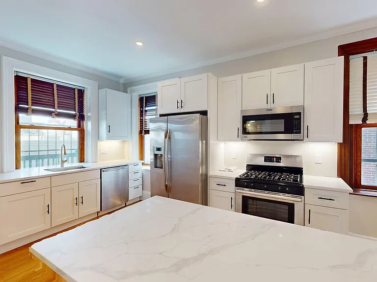 8 Davenport St #3 — Photo 2