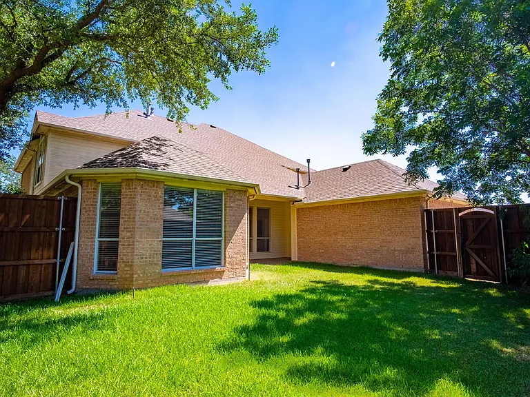 3820 Clearwater Ct — Photo 21