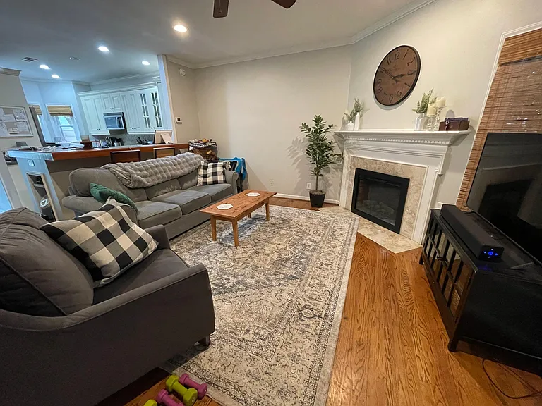 803 Greenleaf Ave — Photo 3