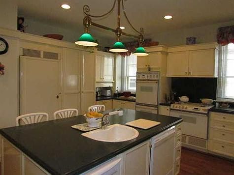 3rd image of 925 Delaware Ave #7D