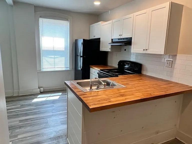 559 Manor St #561 — Photo 2