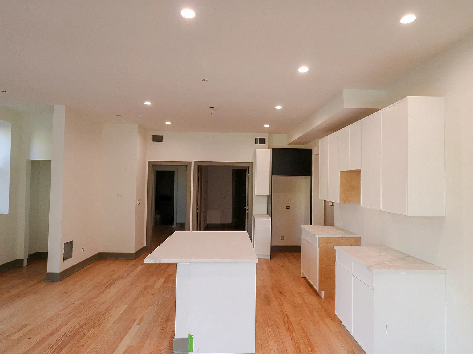 3 bed, 2.5 bath, 2000 sqft, $4,800 — Photo 3