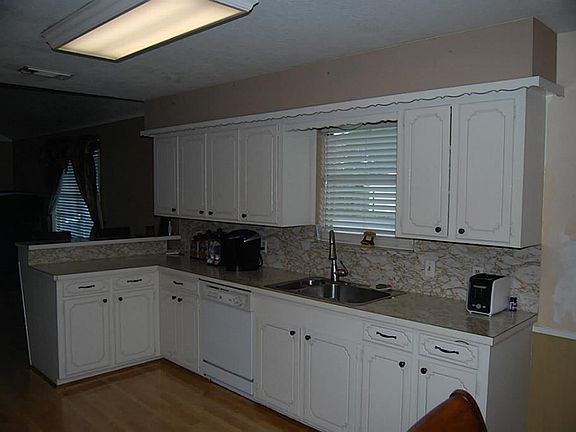 Plenty of room for the cook