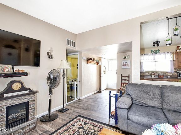 4th image of 50 E James Dr