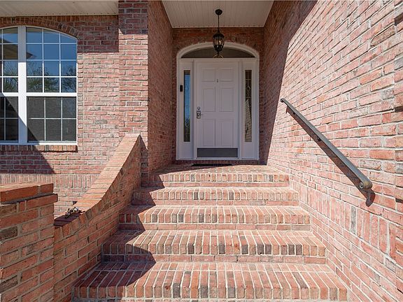 2nd image of 601 Bartlett St