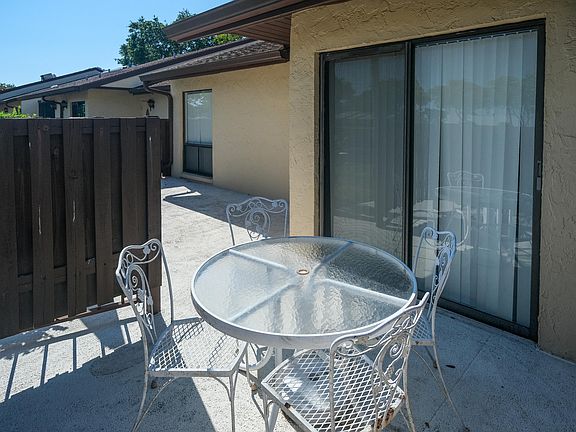 4th image of 1017 Green Pine Boulevard #G