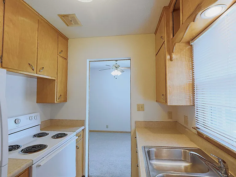 4321 Holdrege St #1 — Photo 10