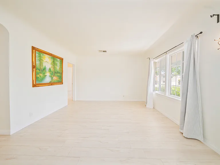 349 E Newman Ave #A — Photo 14