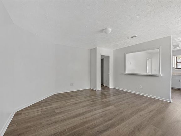 4th image of 233 Tanglewood Dr #B