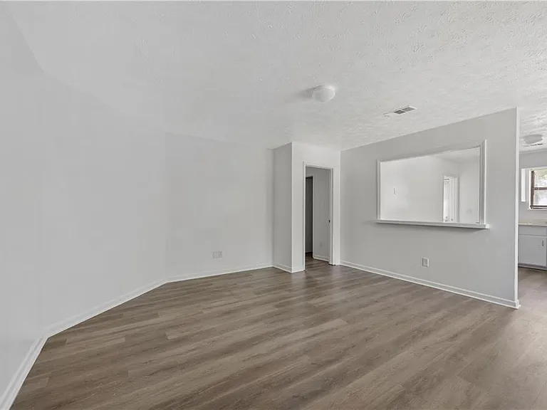233 Tanglewood Dr #B — Photo 4