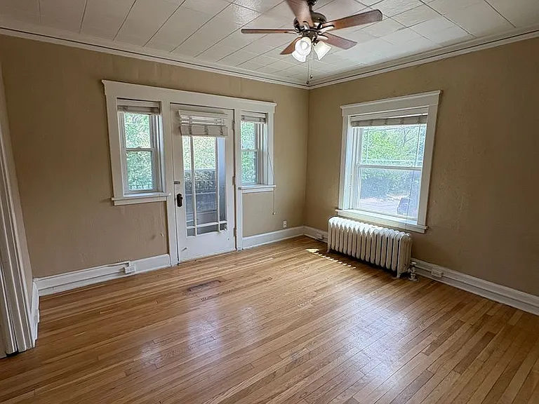 3301 Dewey Ave — Photo 5