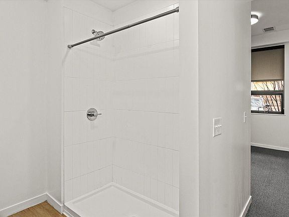 4th image of 660 E 63rd St Unit 101