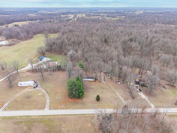 5th image of 402 W Harmons Ferry Rd