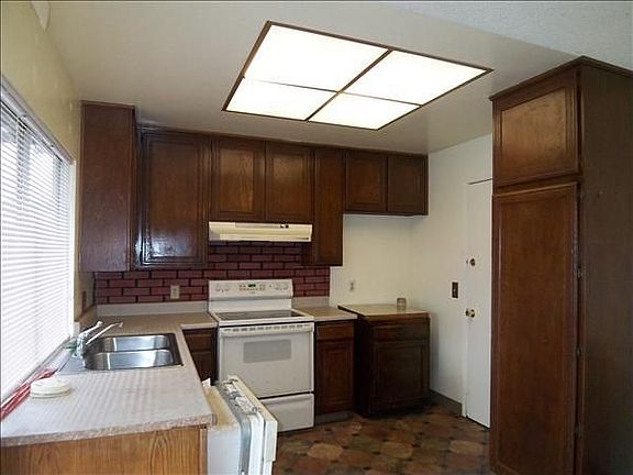 4th image of 1805 Camargo Dr