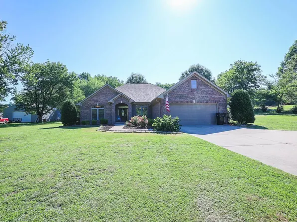 4940 Benton Rd, Paducah, KY 42003