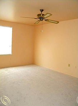 Masterbed room w/ walk in closet
