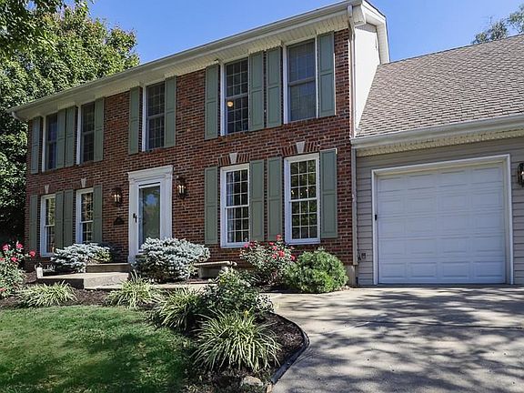 2nd image of 915 N Woodridge Ln