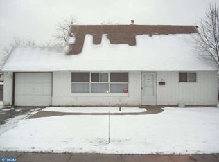 23 Mayflower Rd, Levittown, PA 19056