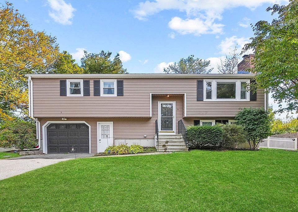1st image of 5 Hawthorne Cir