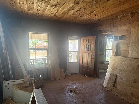 5th image of 607 W 3rd St