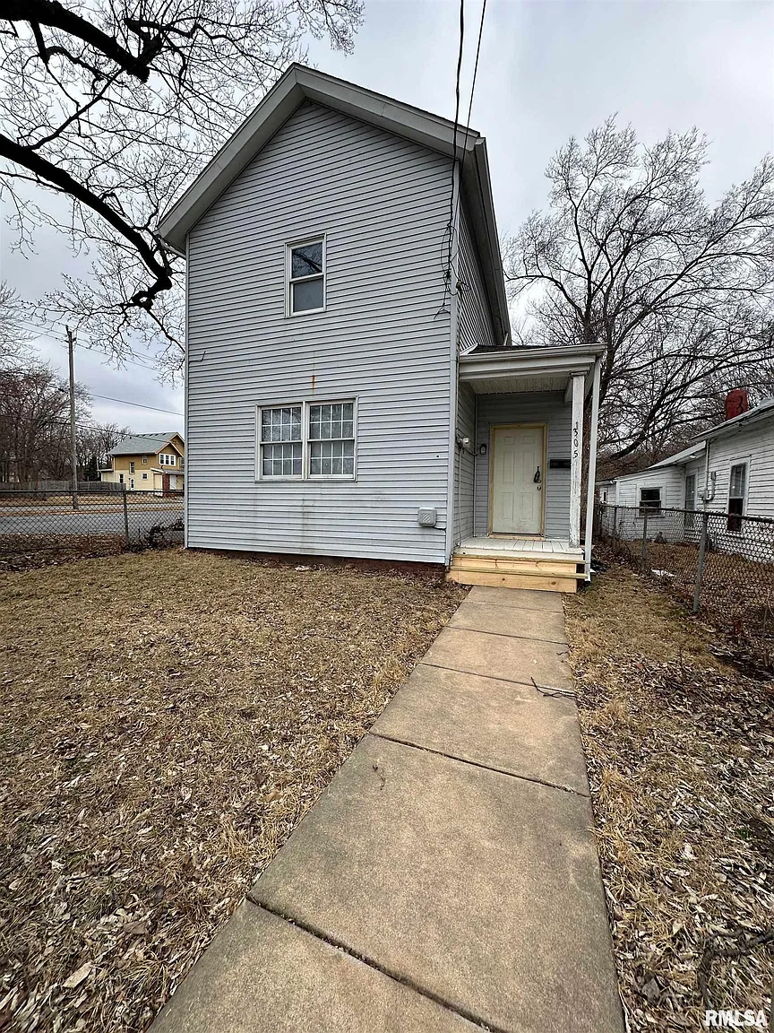 1305 NE Monroe St photo 1