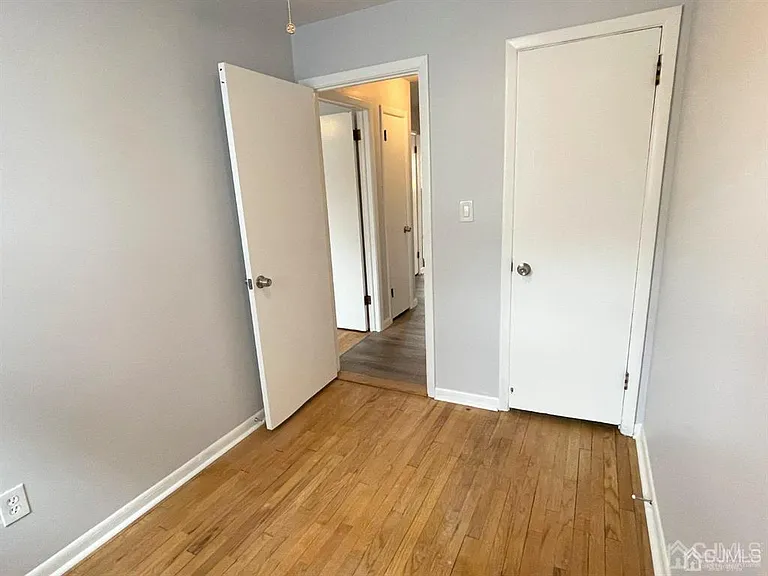 34 Cedar Ave — Photo 16