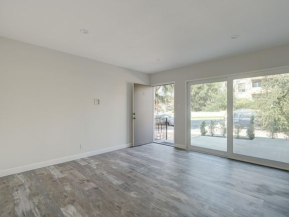 5th image of 2113 Glenada Ave