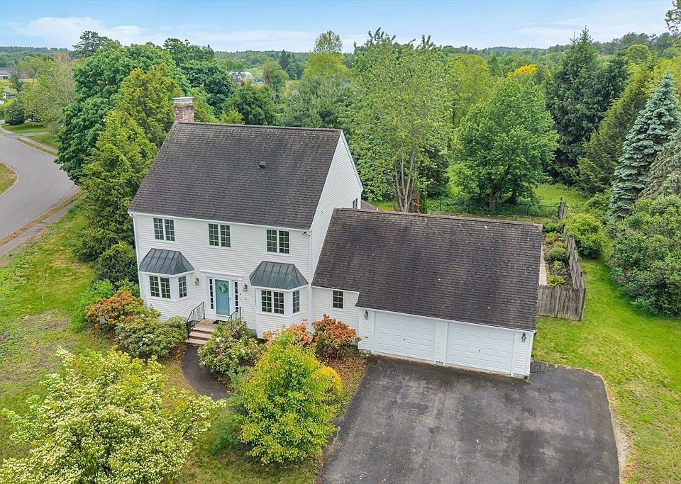 1st image of 4 Meadow Dr