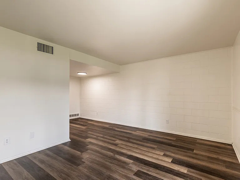 1517 Oxford Pl #1517-4 — Photo 1