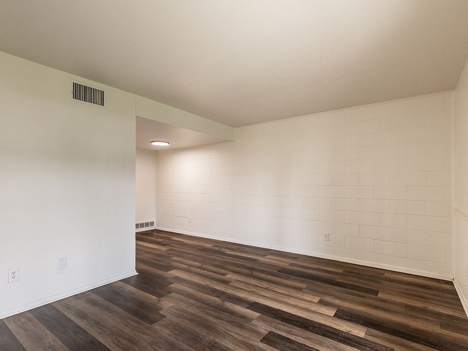 1st image of 1517 Oxford Pl #4