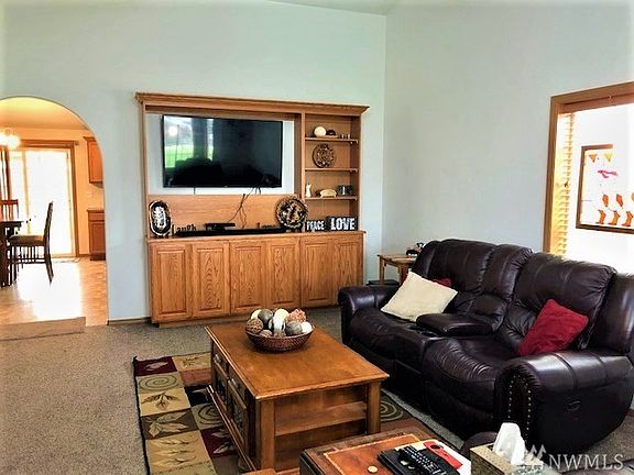 3rd image of 1220 E Gemstone St