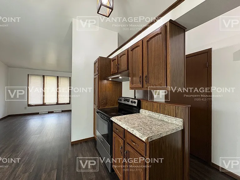 810 Broadway St — Photo 9
