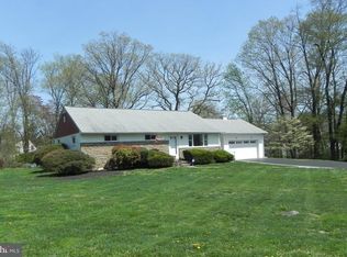 2305 Forestwood Dr, Wilmington, DE 19810