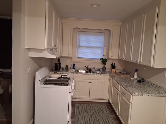 2nd image of 3724 Commonwealth Ave