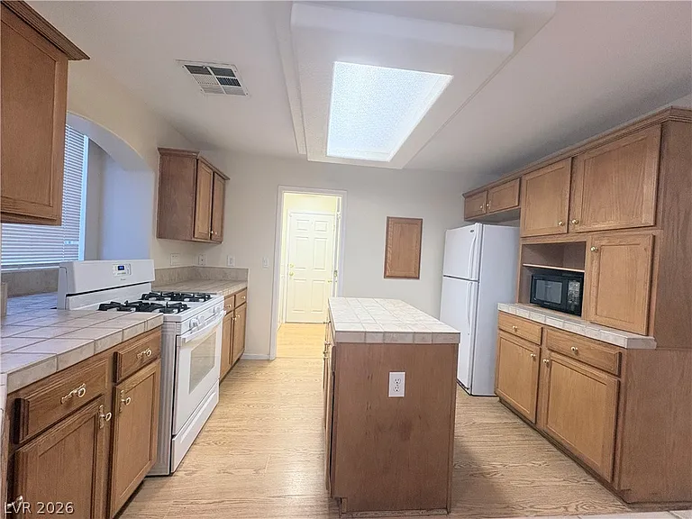 7506 Rustic Galleon St — Photo 10