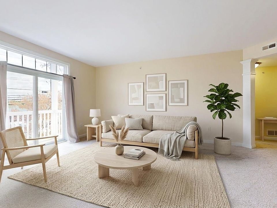 1st image of 61 Pearl Street #18