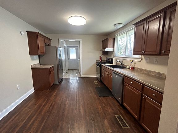 2nd image of 165 N 22nd St