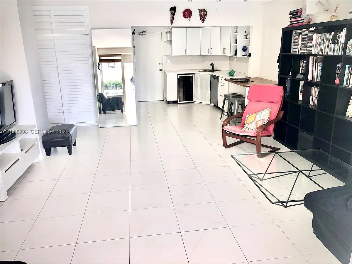 Building Photo - 1430 Brickell Bay Dr #106