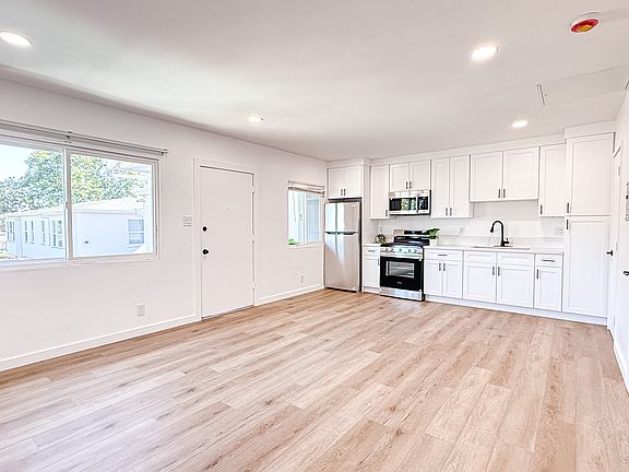 2nd image of 331 W Windsor Rd APT 6