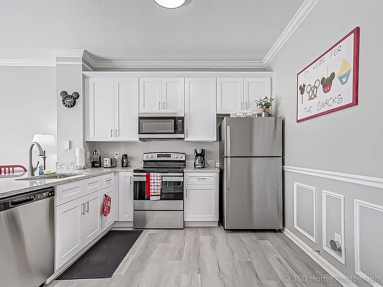 Silver Palm Dr — Photo 8