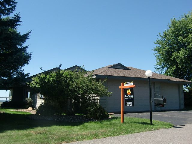 2nd image of 1201 Easthill Dr