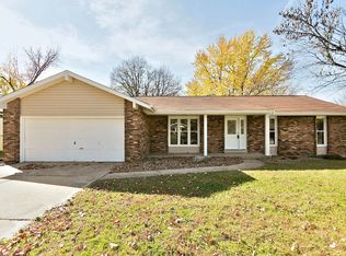 3033 Cherokee Ln, Saint Charles, MO