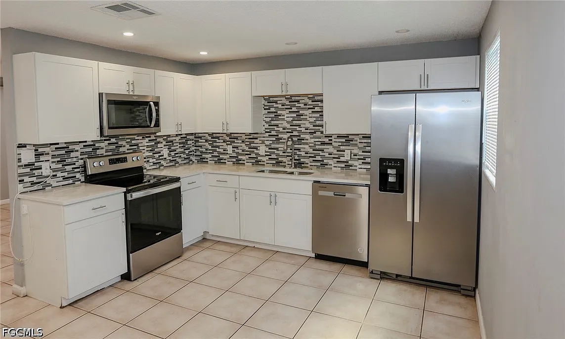 2 bed, 1.0 bath, 920 sqft, $1,050 — Photo 2