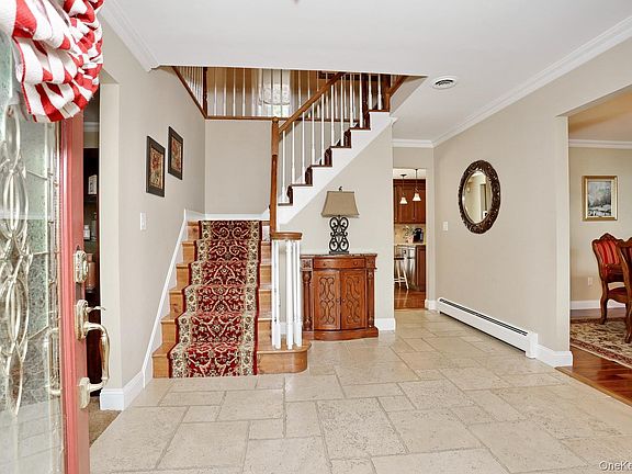 3rd image of 4 Plum Court